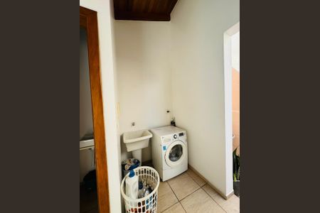 Casa à venda com 240m², 2 quartos e 2 vagasÁrea de serviço