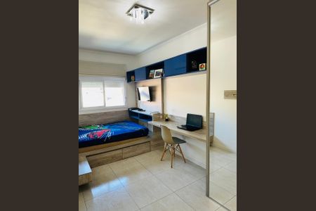 Casa à venda com 240m², 2 quartos e 2 vagasQuarto