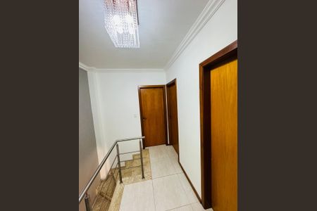 Casa à venda com 240m², 2 quartos e 2 vagasCorredor