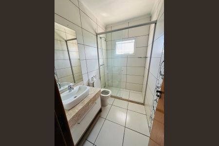 Casa à venda com 240m², 2 quartos e 2 vagasBanheiro
