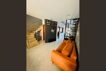 Sala de casa à venda com 2 quartos, 240m² em Jardim Itu, Porto Alegre