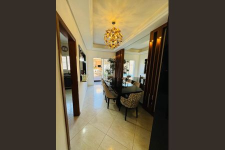 Casa à venda com 240m², 2 quartos e 2 vagasSala de jantar