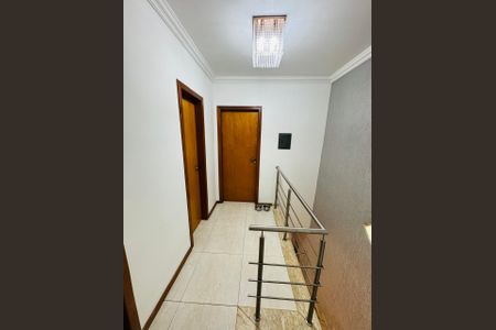Casa à venda com 240m², 2 quartos e 2 vagasCorredor