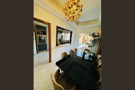 Casa à venda com 240m², 2 quartos e 2 vagasSala de jantar