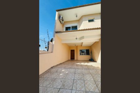 Casa à venda com 240m², 2 quartos e 2 vagasFachada