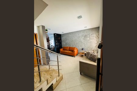 Sala de casa à venda com 2 quartos, 240m² em Jardim Itu, Porto Alegre