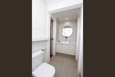 Apartamento à venda com 152m², 4 quartos e 3 vagasBanheiro  semi suíte 1-2