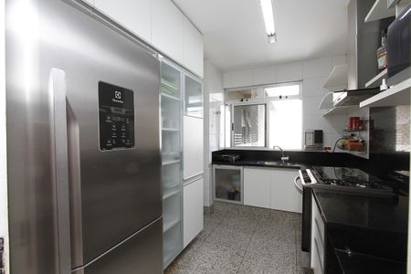 Apartamento à venda com 152m², 4 quartos e 3 vagasCozinha