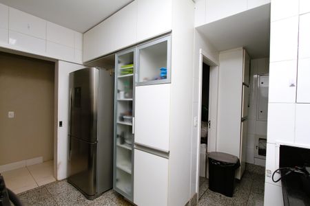 Apartamento à venda com 152m², 4 quartos e 3 vagasCozinha