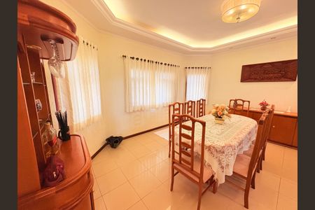 Casa de condomínio à venda com 500m², 5 quartos e 5 vagasSala de Jantar