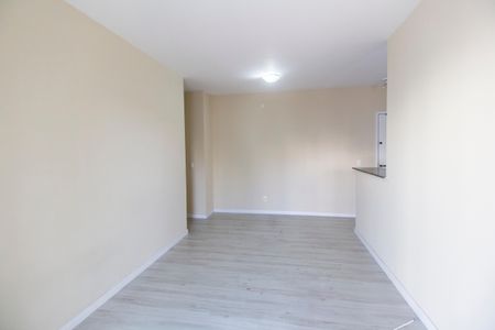 Sala de apartamento para alugar com 1 quarto, 72m² em Jardim Tupanci, Barueri