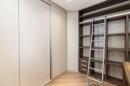 Apartamento à venda com 130m², 3 quartos e 3 vagasCloset da Suíte 1