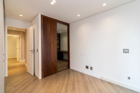 Apartamento à venda com 130m², 3 quartos e 3 vagasSuíte 1
