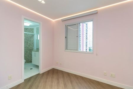 Apartamento à venda com 130m², 3 quartos e 3 vagasSuíte 2
