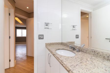 Apartamento à venda com 130m², 3 quartos e 3 vagasBanheiro 3