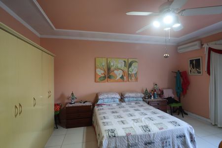 Casa à venda com 201m², 3 quartos e 3 vagasSuite