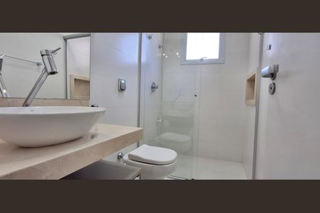 Casa de condomínio para alugar com 545m², 3 quartos e 4 vagasBanheiro Social