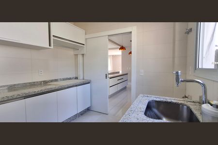 Casa de condomínio para alugar com 545m², 3 quartos e 4 vagasÁrea de Serviço