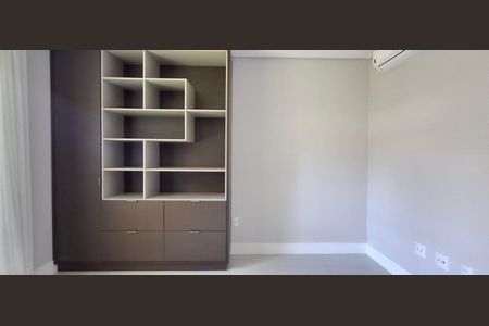 Casa de condomínio para alugar com 545m², 3 quartos e 4 vagasQuarto 1