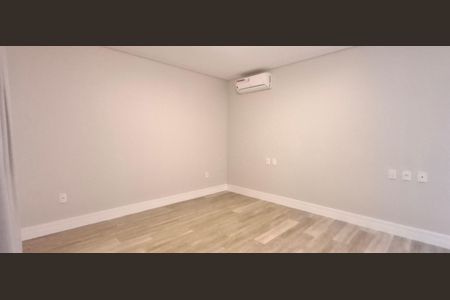 Casa de condomínio para alugar com 545m², 3 quartos e 4 vagasQuarto 2