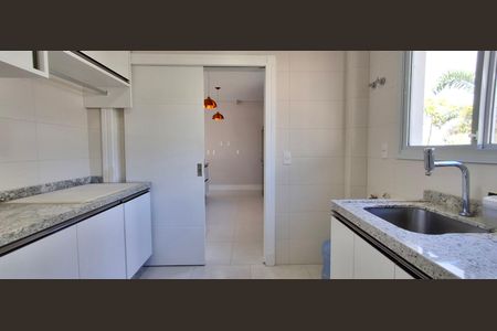 Casa de condomínio para alugar com 545m², 3 quartos e 4 vagasÁrea de Serviço