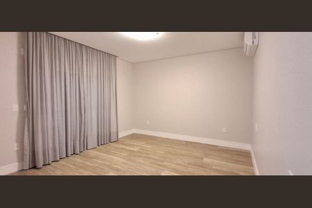 Casa de condomínio para alugar com 545m², 3 quartos e 4 vagasQuarto 2