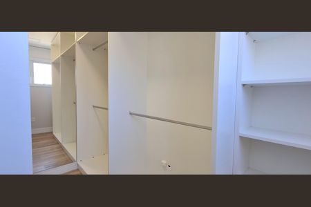 Casa de condomínio para alugar com 545m², 3 quartos e 4 vagasSuíte Closet