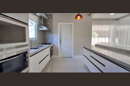 Casa de condomínio para alugar com 545m², 3 quartos e 4 vagasCozinha