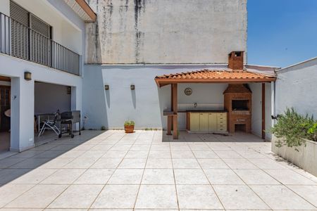 Casa para alugar com 320m², 5 quartos e 6 vagasQuintal