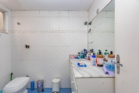 Casa para alugar com 320m², 5 quartos e 6 vagasBanheiro Social