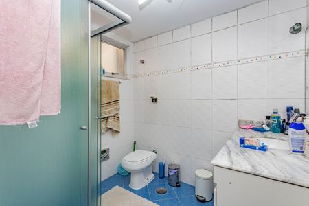 Casa para alugar com 320m², 5 quartos e 6 vagasBanheiro Social