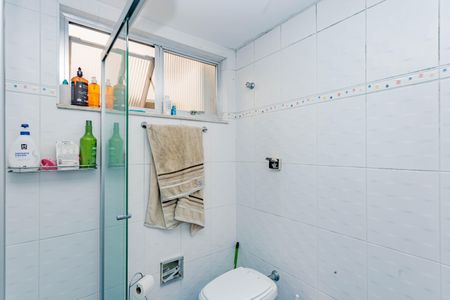 Casa para alugar com 320m², 5 quartos e 6 vagasBanheiro Social