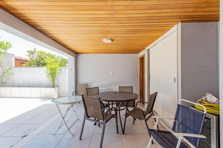 Casa para alugar com 320m², 5 quartos e 6 vagasQuintal