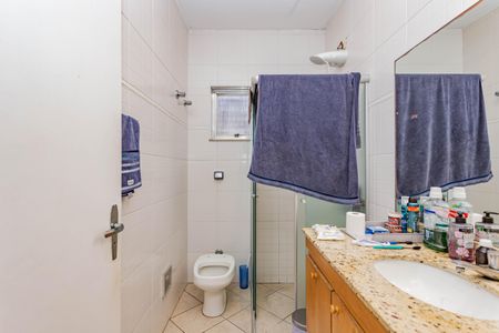 Casa para alugar com 320m², 5 quartos e 6 vagasBanheiro da Suíte 1