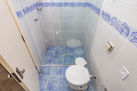 Casa para alugar com 320m², 5 quartos e 6 vagasBanheiro da Garagem