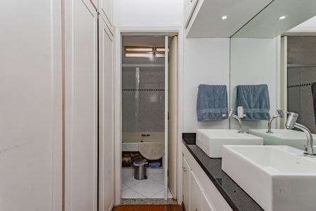 Casa para alugar com 320m², 5 quartos e 6 vagasBanheiro da Suíte 2