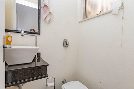 Casa para alugar com 320m², 5 quartos e 6 vagasLavabo