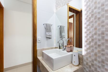 Casa à venda com 140m², 3 quartos e 2 vagas Casa à venda com 140m², 3 quartos e 2 vagasLavabo