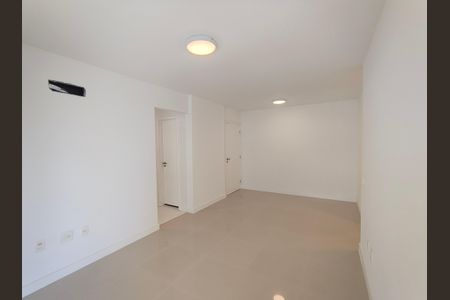 Sala de apartamento para alugar com 2 quartos, 86m² em Barra da Tijuca, Rio de Janeiro