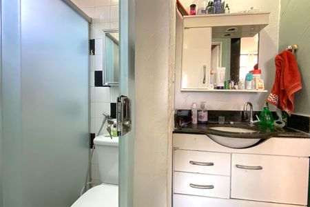 Banheiro de apartamento à venda com 1 quarto, 45m² em Colégio Batista, Belo Horizonte
