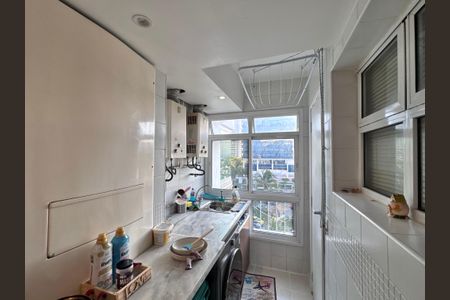 Apartamento à venda com 99m², 3 quartos e 2 vagas Apartamento à venda com 99m², 3 quartos e 2 vagasCozinha e Área de Serviço