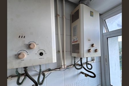 Apartamento à venda com 99m², 3 quartos e 2 vagas Apartamento à venda com 99m², 3 quartos e 2 vagasCozinha e Área de Serviço