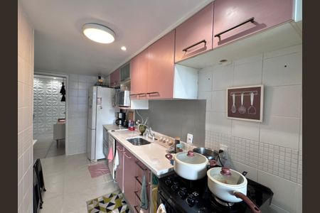 Apartamento à venda com 99m², 3 quartos e 2 vagas Apartamento à venda com 99m², 3 quartos e 2 vagasCozinha e Área de Serviço