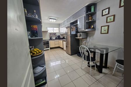 Apartamento à venda com 200m², 4 quartos e 2 vagasCozinha