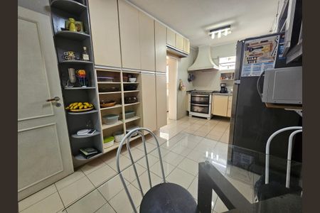 Apartamento à venda com 200m², 4 quartos e 2 vagasCozinha