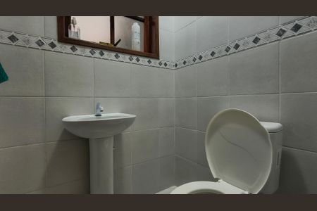 Casa de condomínio à venda com 150m², 3 quartos e 2 vagasLavabo