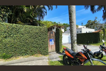 Casa de condomínio à venda com 150m², 3 quartos e 2 vagasPlaquinha instalada TKCL-563