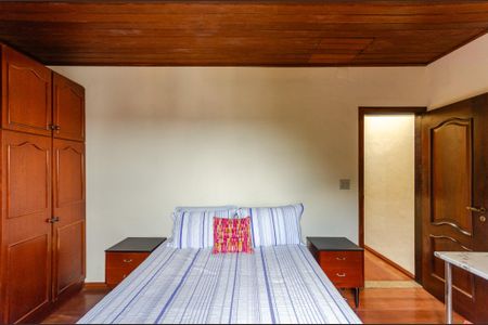 Casa à venda com 334m², 6 quartos e 2 vagasQuarto 3 - Casa 1