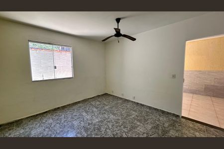 Casa de condomínio para alugar com 130m², 2 quartos e 2 vagasSala