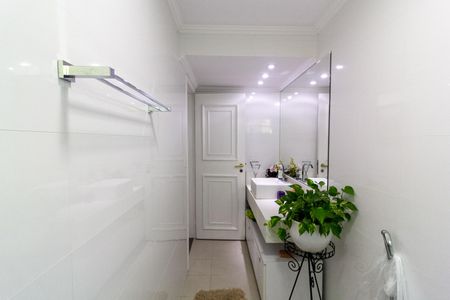Apartamento à venda com 74m², 2 quartos e 1 vaga Apartamento à venda com 74m², 2 quartos e 1 vagaBanheiro Social